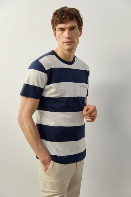 Wide striped t-shirt