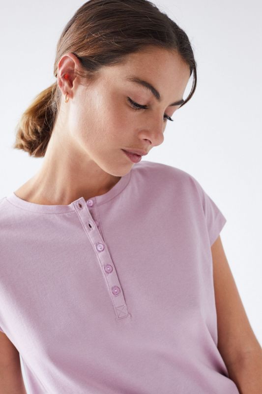 Lilac cotton short-sleeved Henley T-shirt