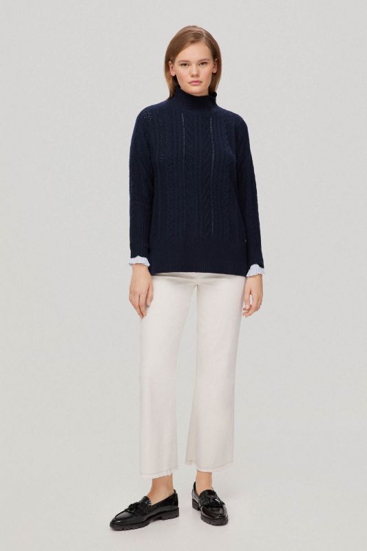 Oversize cable-knit jumper
