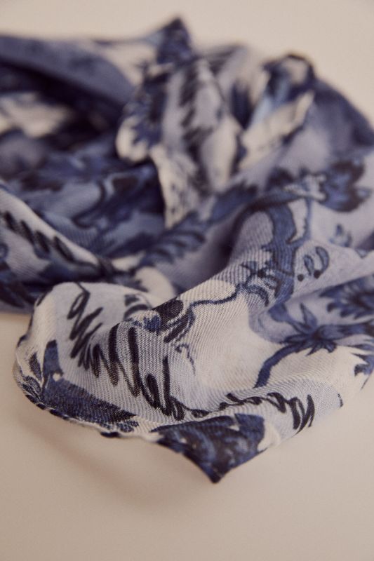 Floral print shawl