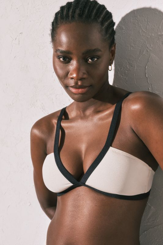 Bikiinitopp - kolmnurkne lõige