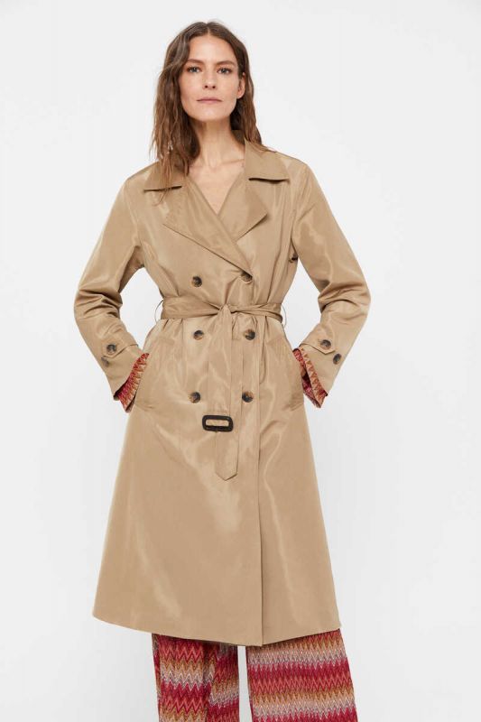 Trench coat in water-repellent technical fabric.
