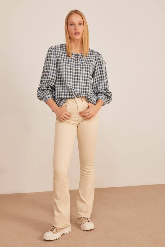 Checked floral embroidery blouse