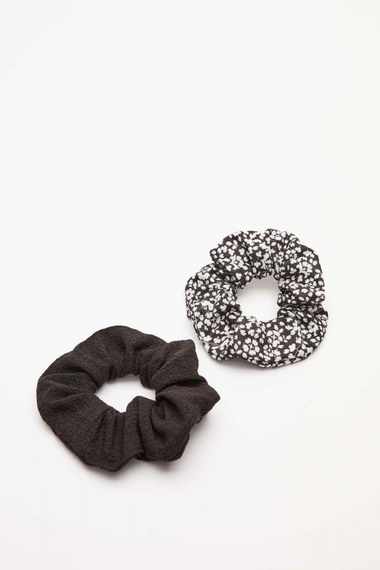 2-pack black and white fabric scrunchies