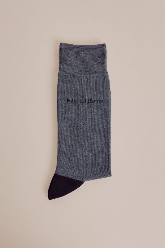 Plain logo socks