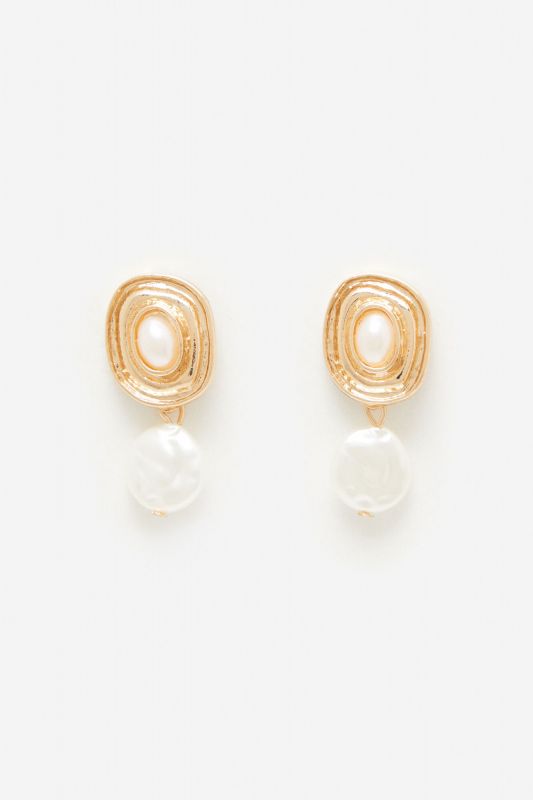 Vintage pearl earring