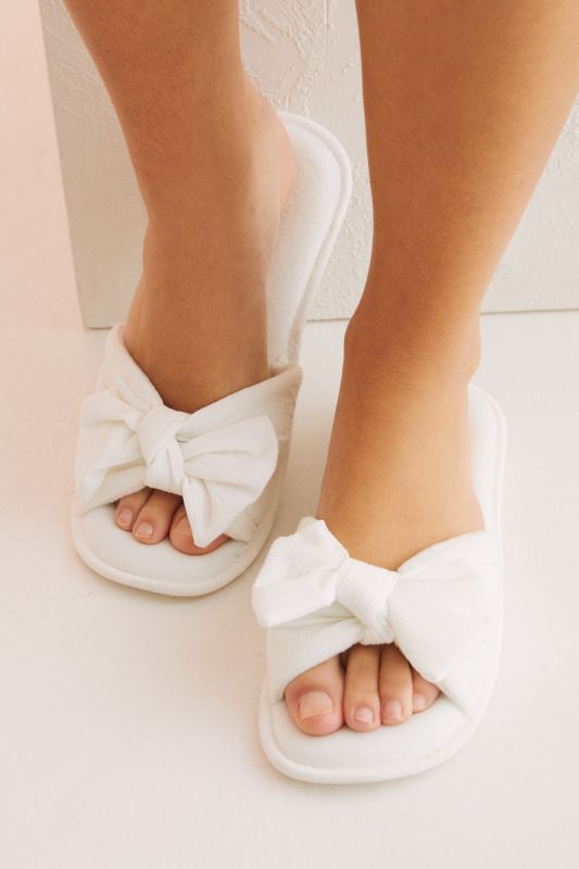 Slippers with white bow
