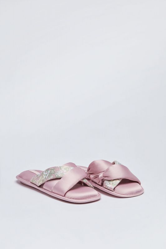 Pink crossover strap slippers